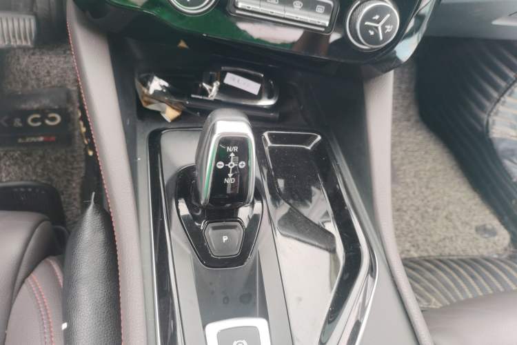 Used Lynk & Co 02 2019 High-Energy Edition 2.0T Automatic Two-Wheel Drive Zhaoban Model China VI Standard Gear Lever