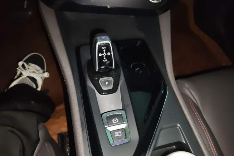 Used Lynk & Co 02 2019 High-Energy Edition 2.0T Automatic Two-Wheel Drive Shine Pro Edition China VI Standard Gear Lever