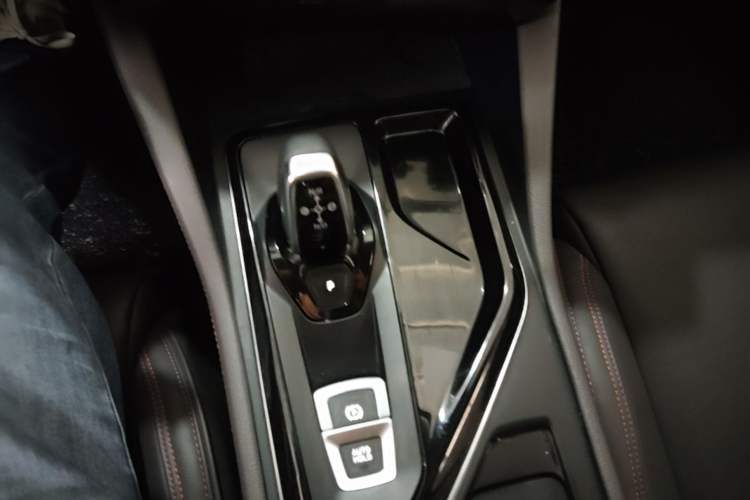Used Lynk & Co 02 2019 High-Energy Edition 2.0T Automatic Two-Wheel Drive Shine Pro Edition China VI Standard Gear Lever