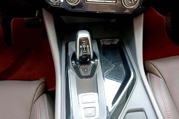 Used Lynk & Co 02 2019 High-Energy Edition 2.0T Automatic Two-Wheel Drive Shine Pro Edition China VI Standard Gear Lever