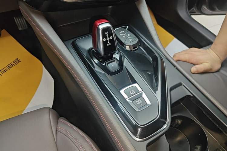 Used Lynk & Co 02 2019 High-Energy Edition 2.0T Automatic Two-Wheel Drive Zhaoban Model China VI Standard Gear Lever