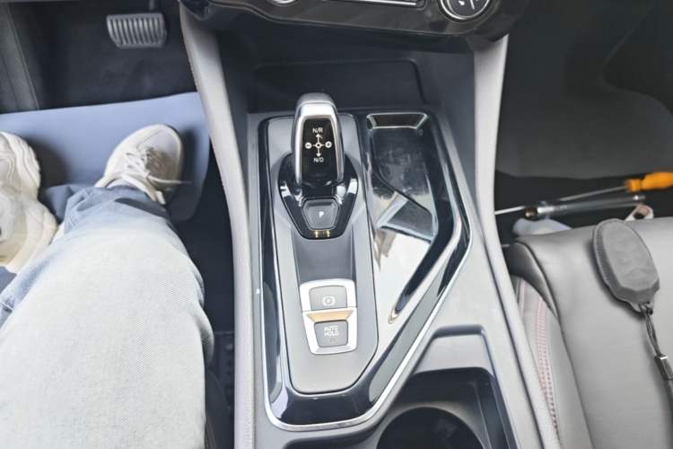 Used Lynk & Co 02 2019 High-Energy Edition 2.0T Automatic Two-Wheel Drive Zhaoban Model China VI Standard Gear Lever