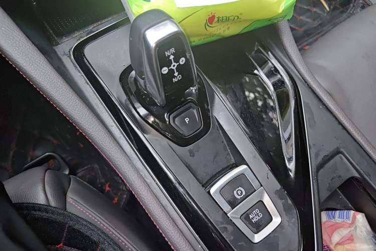 Used Lynk & Co 02 2019 High-Energy Edition 2.0T Automatic Two-Wheel Drive Zhaoban Model China VI Standard Gear Lever