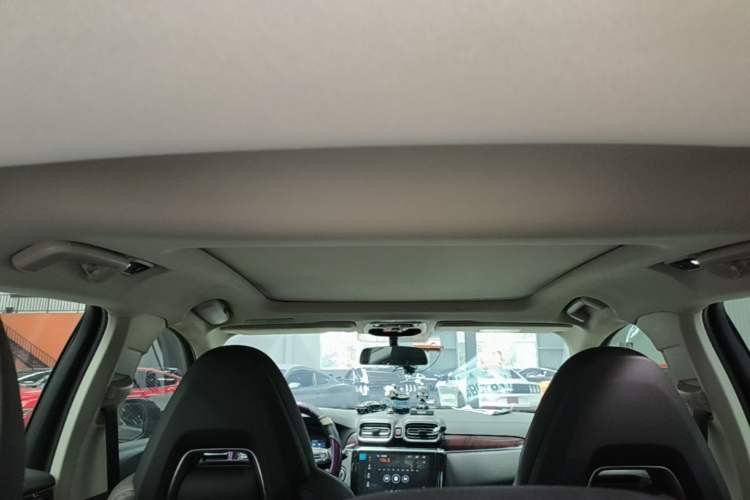 Used Lynk & Co 02 2019 High-Energy Edition 2.0T Automatic Two-Wheel Drive Zhaoban Model China VI Standard Headliner