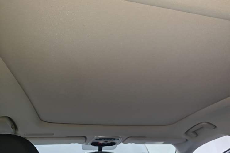 Used Lynk & Co 02 2019 High-Energy Edition 2.0T Automatic Two-Wheel Drive Zhaoban Model China VI Standard Headliner