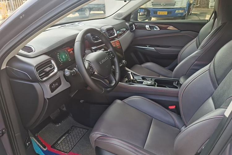 Used Lynk & Co 02 2019 High-Energy Edition 2.0T Automatic Two-Wheel Drive Zhaoban Model China VI Standard Interior 1