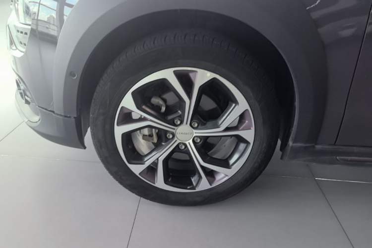 Used Lynk & Co 02 2019 1.5T DCT Two-Wheel Drive Shine Pro Edition China VI Standard Left Front Wheel Hub