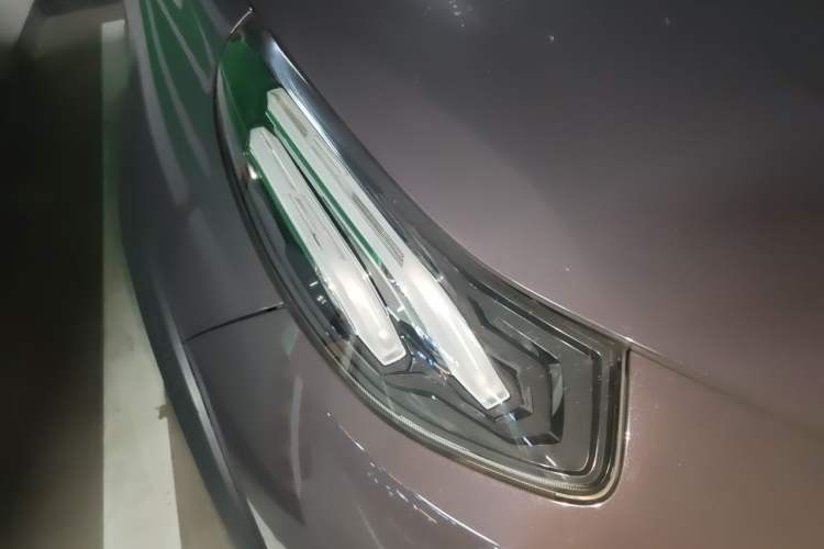 Used Lynk & Co 02 2019 High-Energy Edition 2.0T Automatic Two-Wheel Drive Shine Pro Edition China VI Standard Right Front Headlight