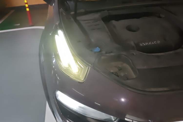 Used Lynk & Co 02 2019 High-Energy Edition 2.0T Automatic Two-Wheel Drive Shine Pro Edition China VI Standard Right Front Headlight