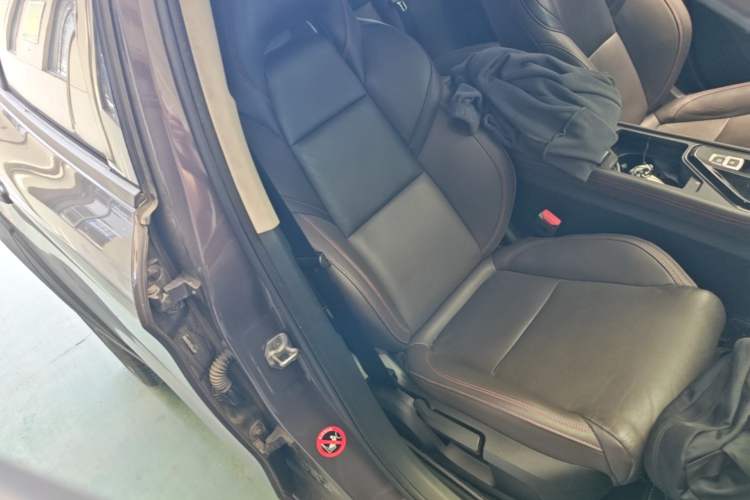 Used Lynk & Co 02 2019 High-Energy Edition 2.0T Automatic Two-Wheel Drive Zhaoban Model China VI Standard Right Front Seat