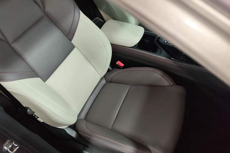 Used Lynk & Co 02 2019 1.5T DCT Two-Wheel Drive Shine Pro Edition China VI Standard Right Front Seat