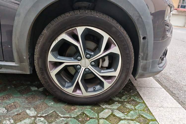 Used Lynk & Co 02 2019 High-Energy Edition 2.0T Automatic Two-Wheel Drive Shine Pro Edition China VI Standard Right Front Wheel Hub