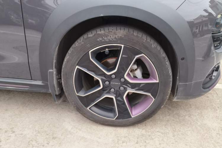 Used Lynk & Co 02 2019 High-Energy Edition 2.0T Automatic Two-Wheel Drive Shine Pro Edition China VI Standard Right Front Wheel Hub