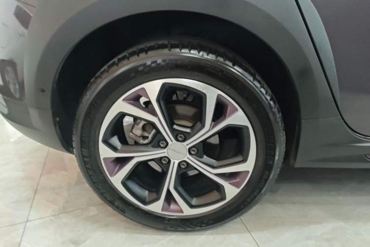 Used Lynk & Co 02 2019 High-Energy Edition 2.0T Automatic Two-Wheel Drive Shine Pro Edition China VI Standard Right Rear Wheel Hub