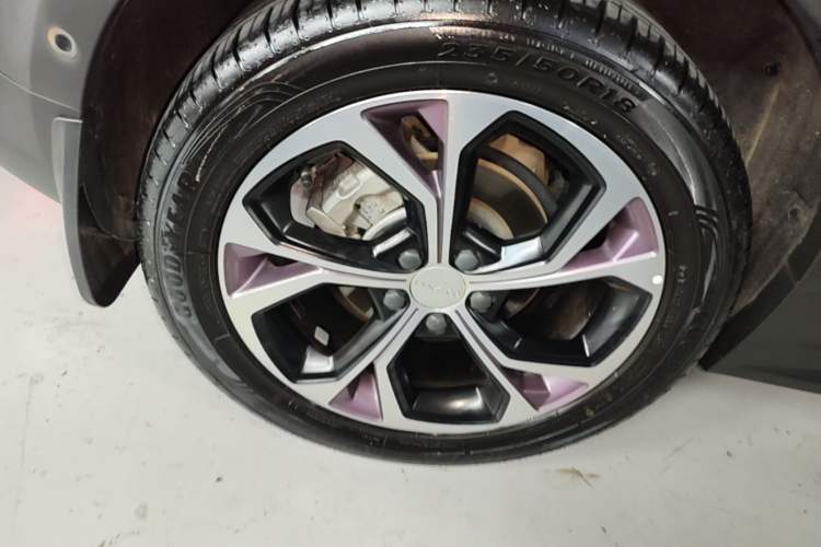 Used Lynk & Co 02 2019 1.5T DCT Two-Wheel Drive Shine Pro Edition China VI Standard Right Rear Wheel Hub