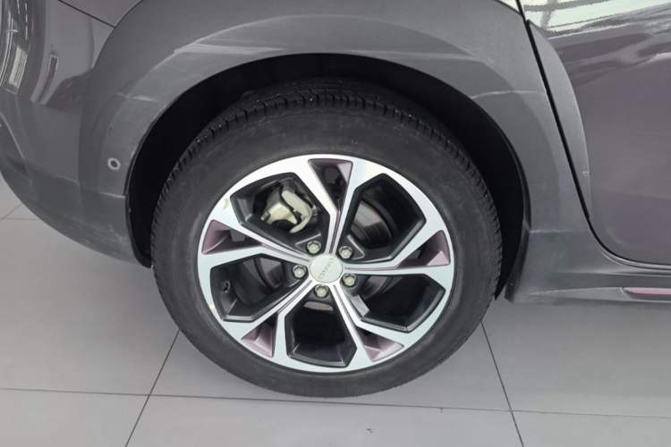 Used Lynk & Co 02 2019 1.5T DCT Two-Wheel Drive Shine Pro Edition China VI Standard Right Rear Wheel Hub