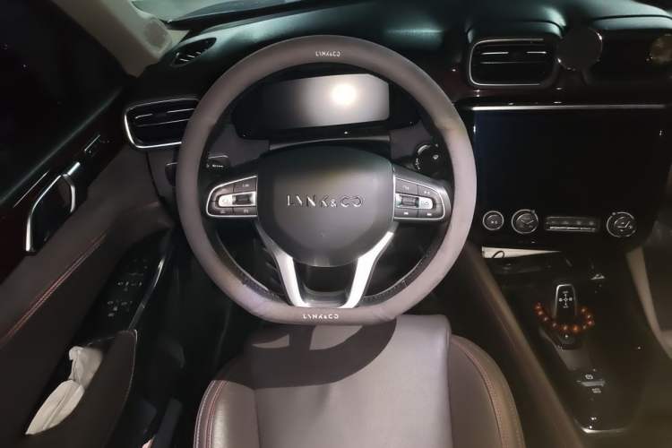 Used Lynk & Co 02 2019 High-Energy Edition 2.0T Automatic Two-Wheel Drive Shine Pro Edition China VI Standard Steering Wheel
