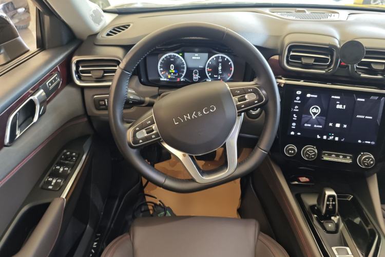 Used Lynk & Co 02 2019 High-Energy Edition 2.0T Automatic Two-Wheel Drive Shine Pro Edition China VI Standard Steering Wheel