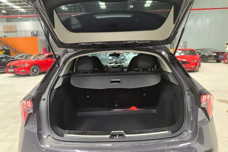 Used Lynk & Co 02 2019 High-Energy Edition 2.0T Automatic Two-Wheel Drive Zhaoban Model China VI Standard Trunk