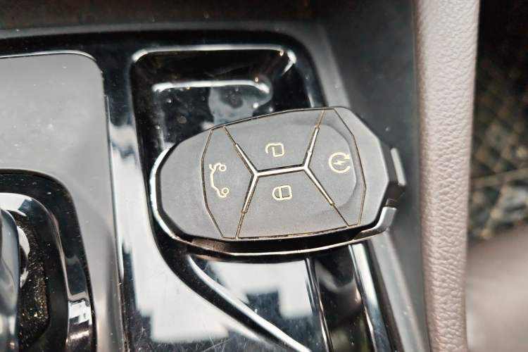 Used Lynk & Co 02 2019 High-Energy Edition 2.0T Automatic Two-Wheel Drive Shine Pro Edition China VI Standard Vehicle Key