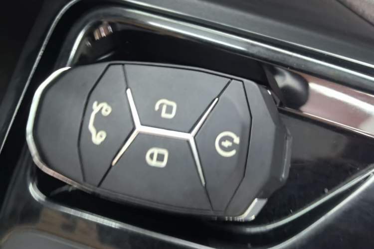Used Lynk & Co 02 2019 1.5T DCT Two-Wheel Drive Shine Pro Edition China VI Standard Vehicle Key