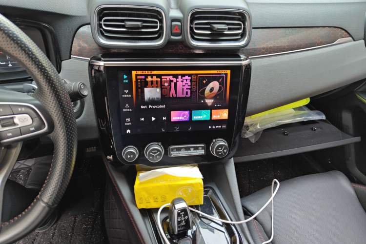 Used Lynk & Co 02 2019 1.5T DCT Two-Wheel Drive Pro Edition China VI Standard Audio And AC Panel