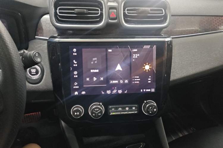 Used Lynk & Co 02 2019 1.5T DCT Two-Wheel Drive Pro Edition China VI Standard Audio And AC Panel