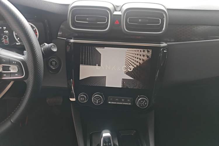 Used Lynk & Co 02 2019 1.5T DCT Two-Wheel Drive Pro Edition China VI Standard Audio And AC Panel