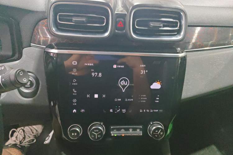 Used Lynk & Co 02 2019 1.5T DCT Two-Wheel Drive Pro Edition China VI Standard Audio And AC Panel