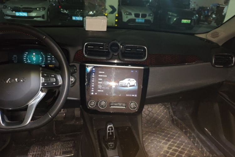 Used Lynk & Co 02 2019 1.5T DCT Two-Wheel Drive Shine Pro Edition China VI Standard Center Console