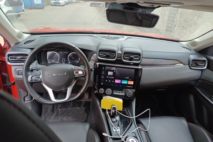 Used Lynk & Co 02 2019 1.5T DCT Two-Wheel Drive Pro Edition China VI Standard Center Console