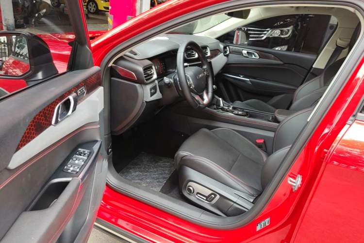Used Lynk & Co 02 2019 1.5T DCT Two-Wheel Drive Pro Edition China VI Standard Driver Seat
