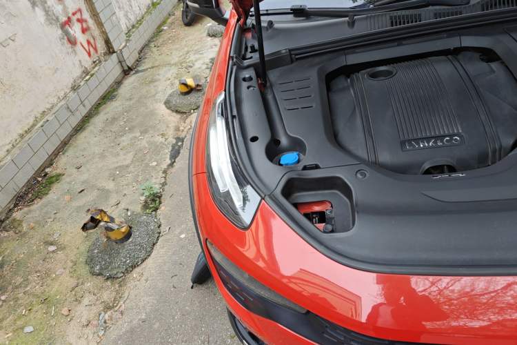 Used Lynk & Co 02 2019 1.5T DCT Two-Wheel Drive Pro Edition China VI Standard Engine Bay Right