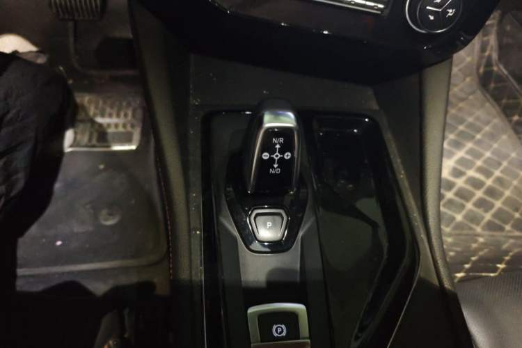 Used Lynk & Co 02 2019 1.5T DCT Two-Wheel Drive Shine Pro Edition China VI Standard Gear Lever