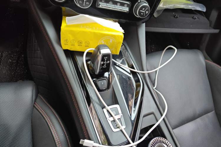 Used Lynk & Co 02 2019 1.5T DCT Two-Wheel Drive Pro Edition China VI Standard Gear Lever