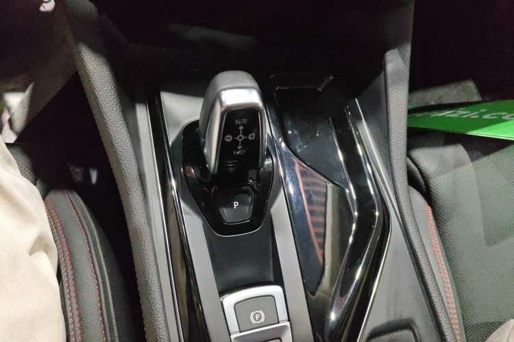 Used Lynk & Co 02 2019 1.5T DCT Two-Wheel Drive Pro Edition China VI Standard Gear Lever