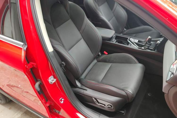 Used Lynk & Co 02 2019 1.5T DCT Two-Wheel Drive Pro Edition China VI Standard Right Front Seat