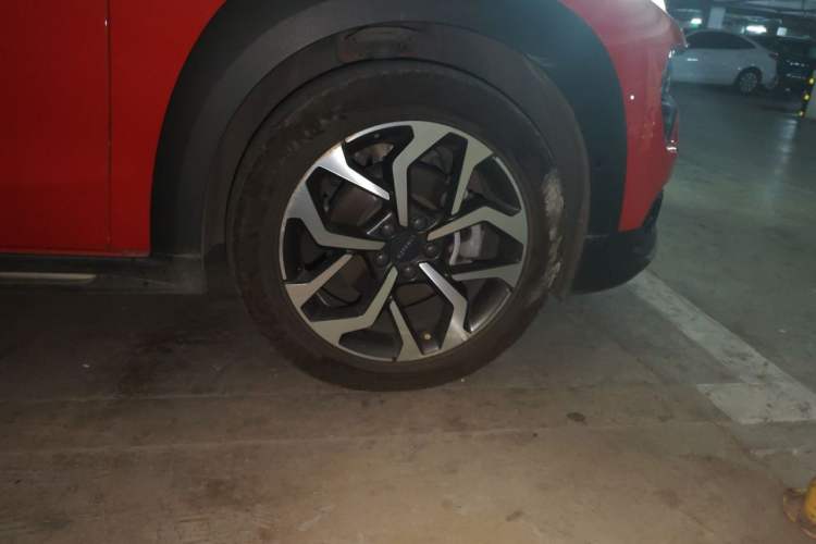 Used Lynk & Co 02 2019 1.5T DCT Two-Wheel Drive Shine Pro Edition China VI Standard Right Front Wheel Hub
