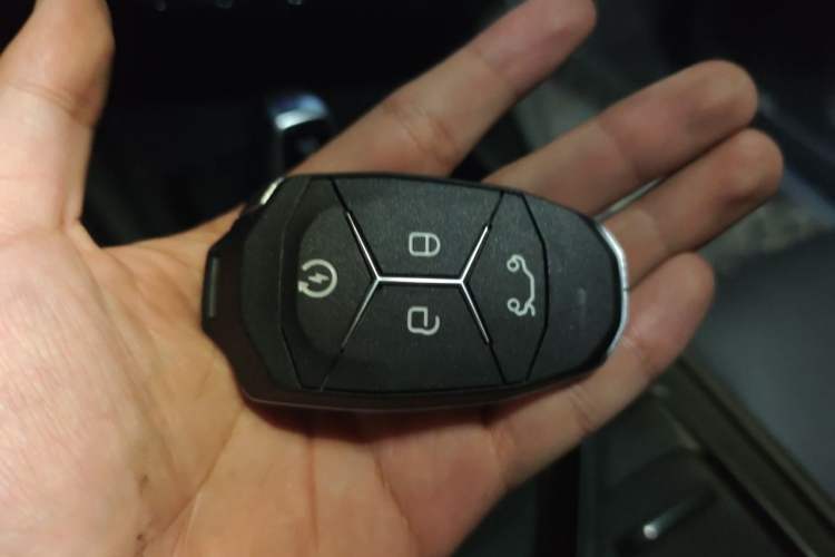 Used Lynk & Co 02 2019 1.5T DCT Two-Wheel Drive Shine Pro Edition China VI Standard Vehicle Key