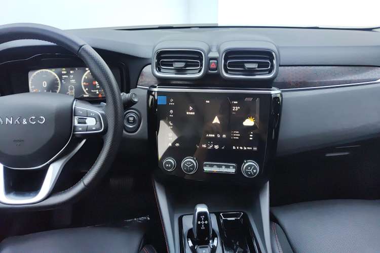 Used Lynk & Co 02 2019 1.5T DCT Two-Wheel Drive Pro Edition China VI Standard Audio And AC Panel