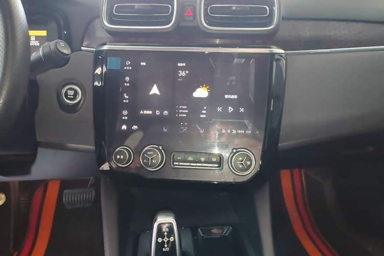 Used Lynk & Co 02 2019 1.5T DCT Two-Wheel Drive Shine Pro Edition China VI Standard Audio And AC Panel