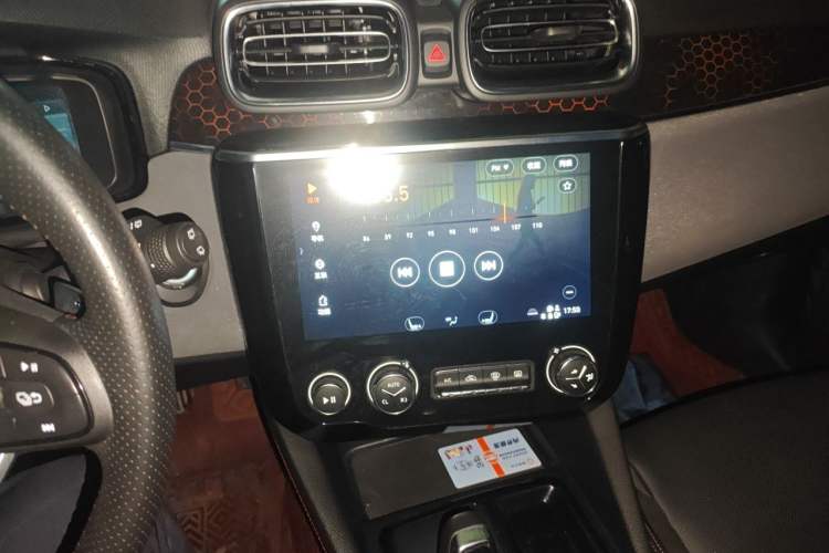 Used Lynk & Co 02 2019 1.5T DCT Two-Wheel Drive Sporty Version China VI Standard Audio And AC Panel