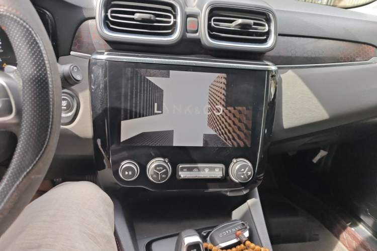 Used Lynk & Co 02 2019 1.5T DCT Two-Wheel Drive Pro Edition China VI Standard Audio And AC Panel