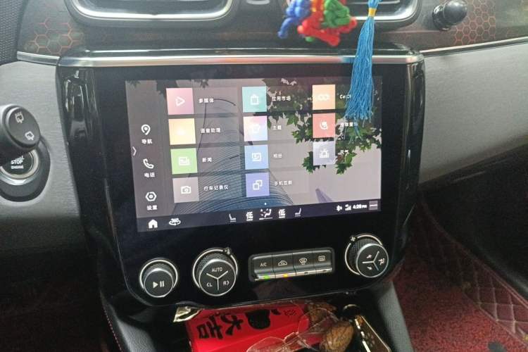 Used Lynk & Co 02 2019 1.5T DCT Two-Wheel Drive Pro Edition China VI Standard Audio And AC Panel