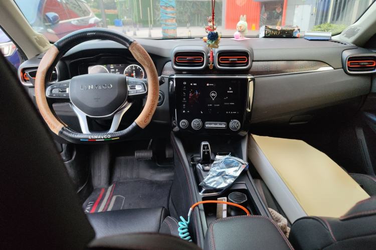 Used Lynk & Co 02 2019 1.5T DCT Two-Wheel Drive Pro Edition China VI Standard Center Console