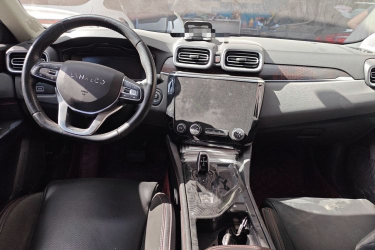 Used Lynk & Co 02 2019 1.5T DCT Two-Wheel Drive Pro Edition China VI Standard Center Console