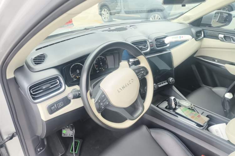 Used Lynk & Co 02 2019 2.0T Automatic Two-Wheel Drive Funky Music Edition Center Console