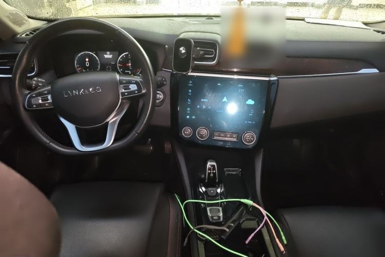 Used Lynk & Co 02 2019 1.5T DCT Two-Wheel Drive Pro Edition China VI Standard Center Console