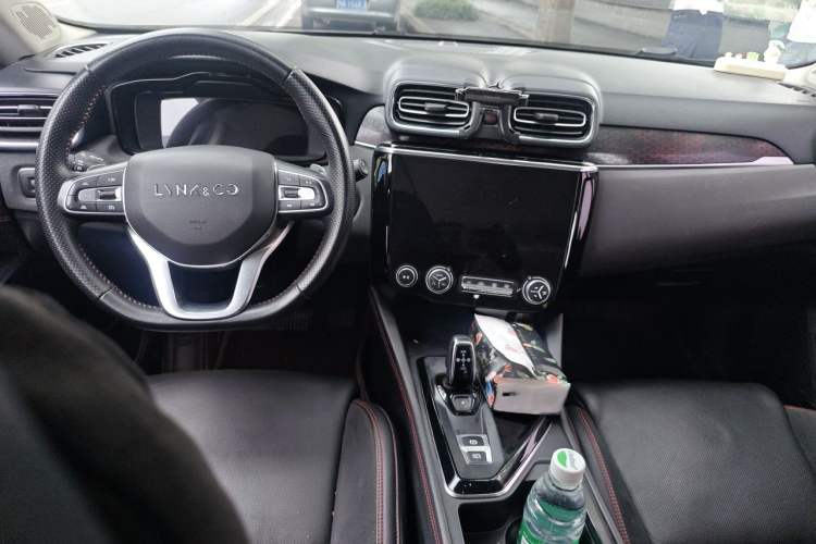 Used Lynk & Co 02 2019 1.5T DCT Two-Wheel Drive Pro Edition China VI Standard Center Console