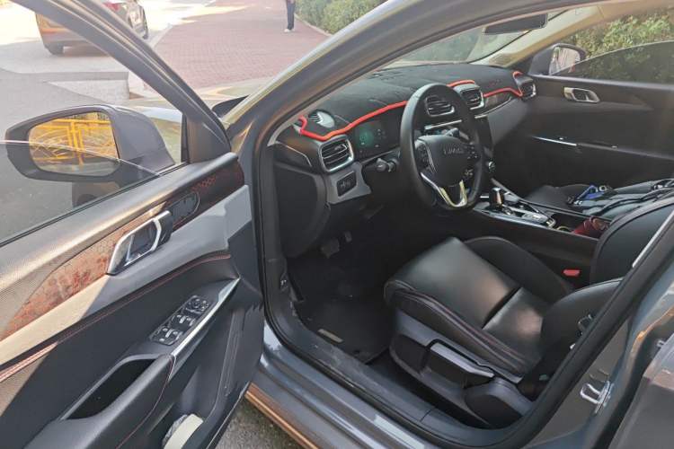 Used Lynk & Co 02 2019 High-Energy Edition 2.0T Automatic Two-Wheel Drive Rugged Version China VI Standard Driver Seat